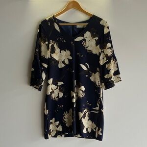 BELONGSCI Floral Navy and Cream Blouse